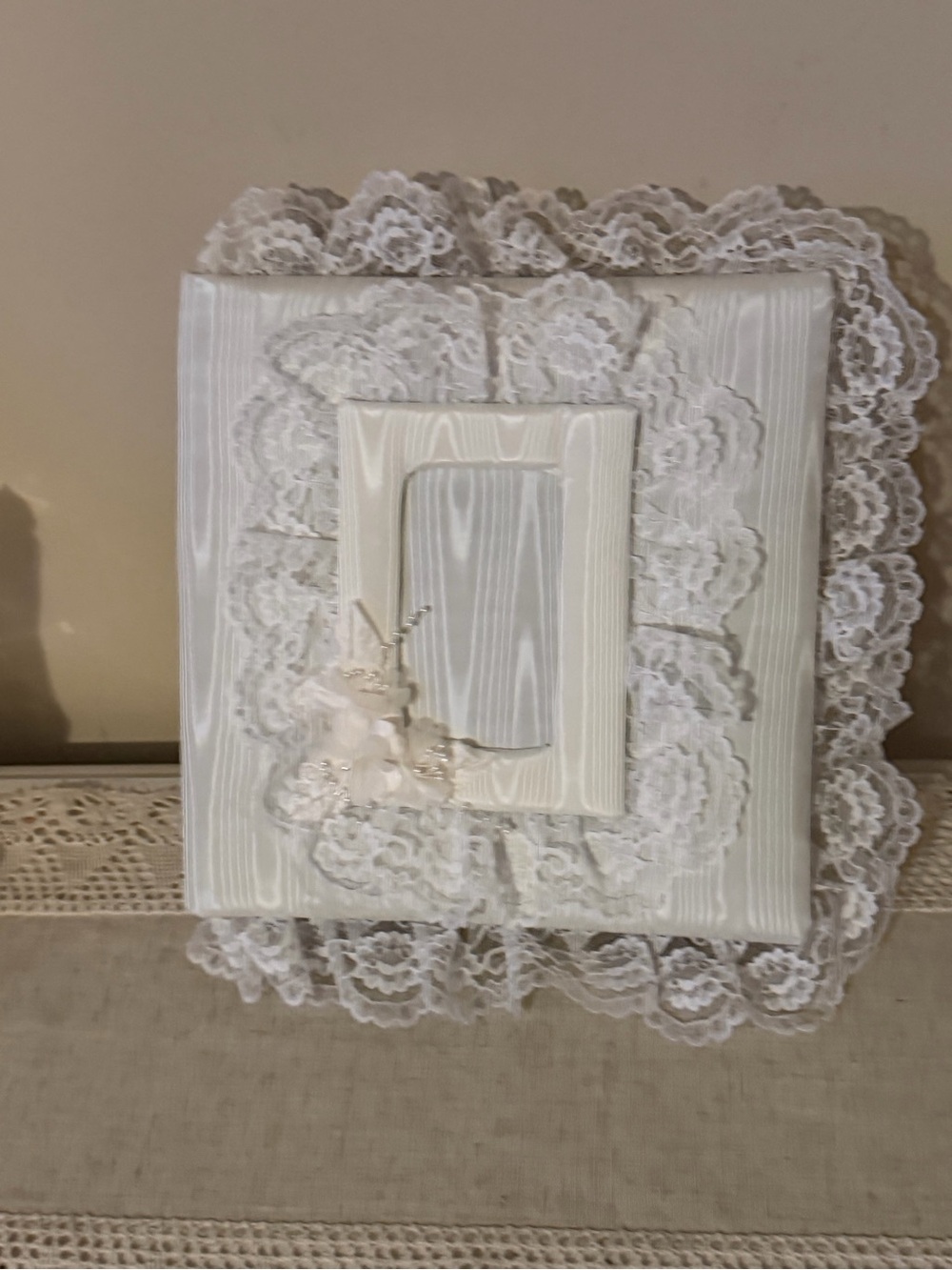 Vintage 80s Granny Core
Padded Handmade Fabric Lace
Wedding Photo Album 3 Ring